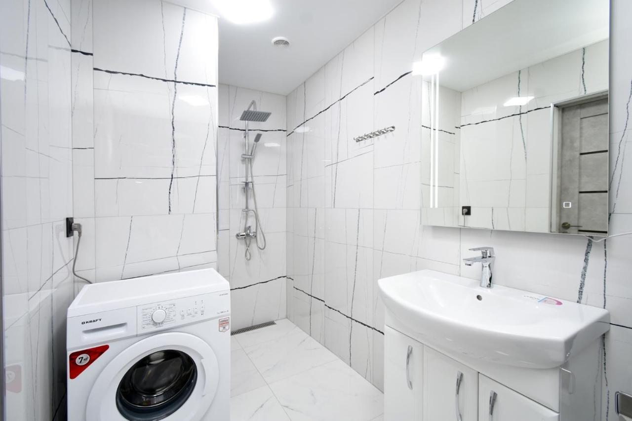 New Apartment In Yerevan City Center エクステリア 写真