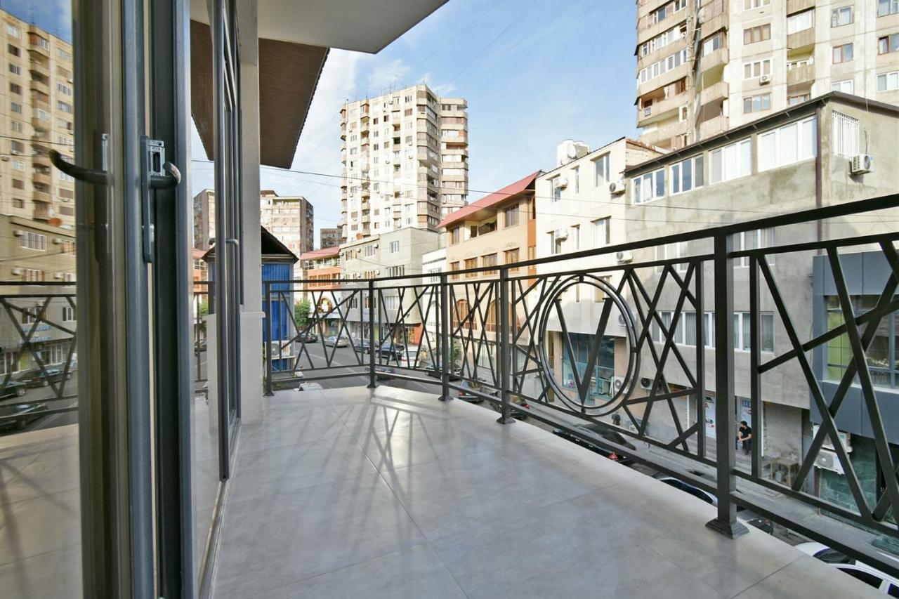 New Apartment In Yerevan City Center エクステリア 写真